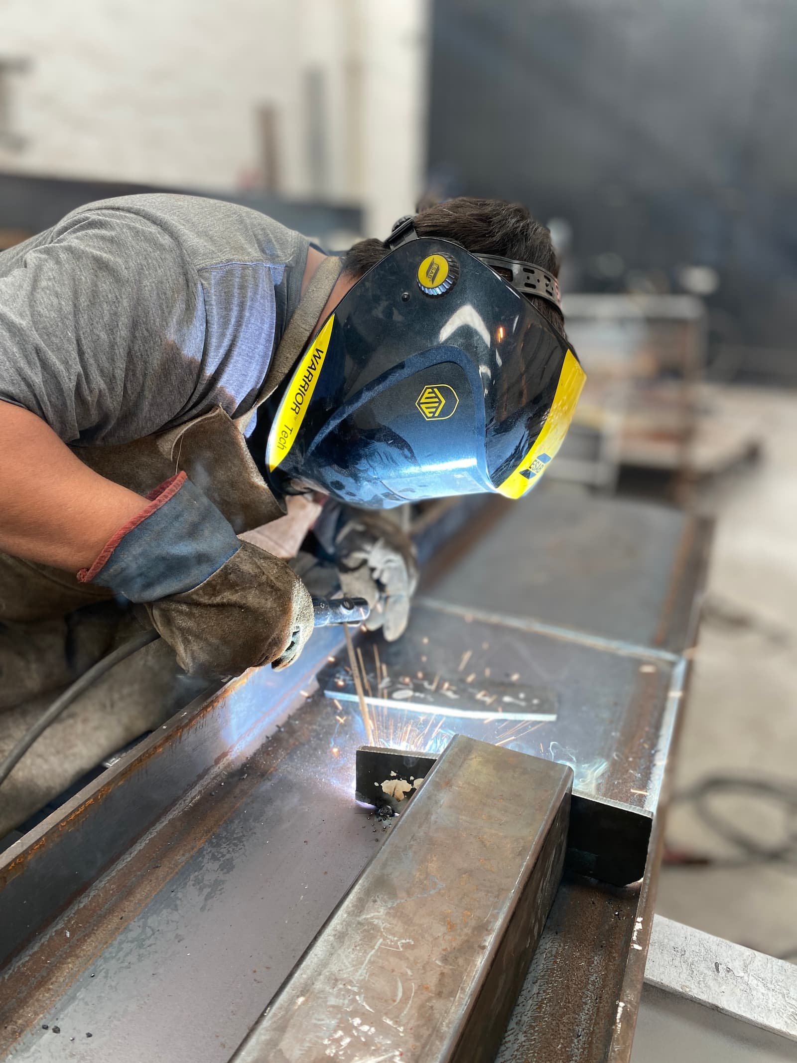 Armado y soldadura en el taller de Belén de Escobar